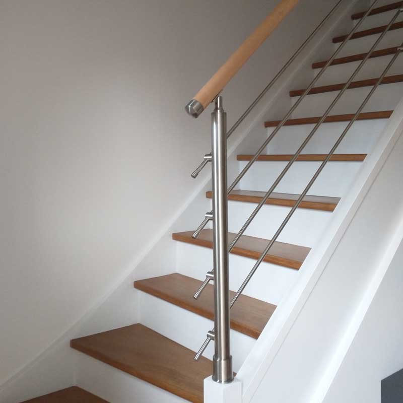 garde corps escalier interieur bois en renovation a quatre lisses en inox
